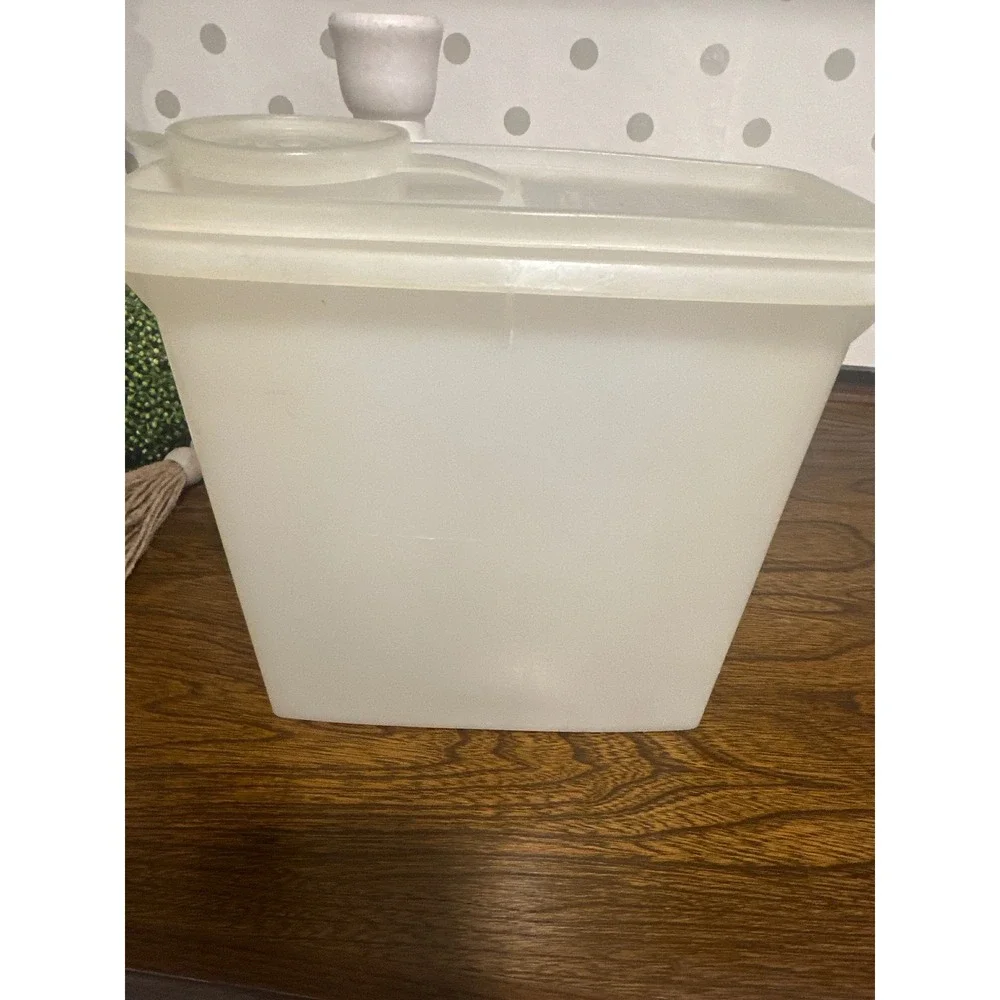Vintage Tupperware Cereal Storer 1101-4 Frosted White Flip Top Pour Spout Lid
